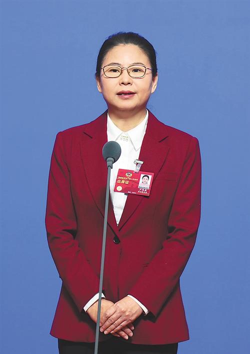 卢伟英