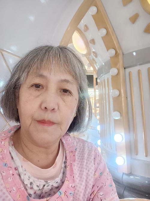 65岁女性