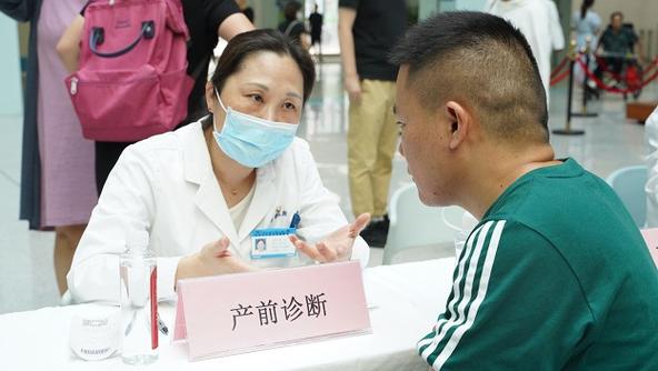 李洁医生